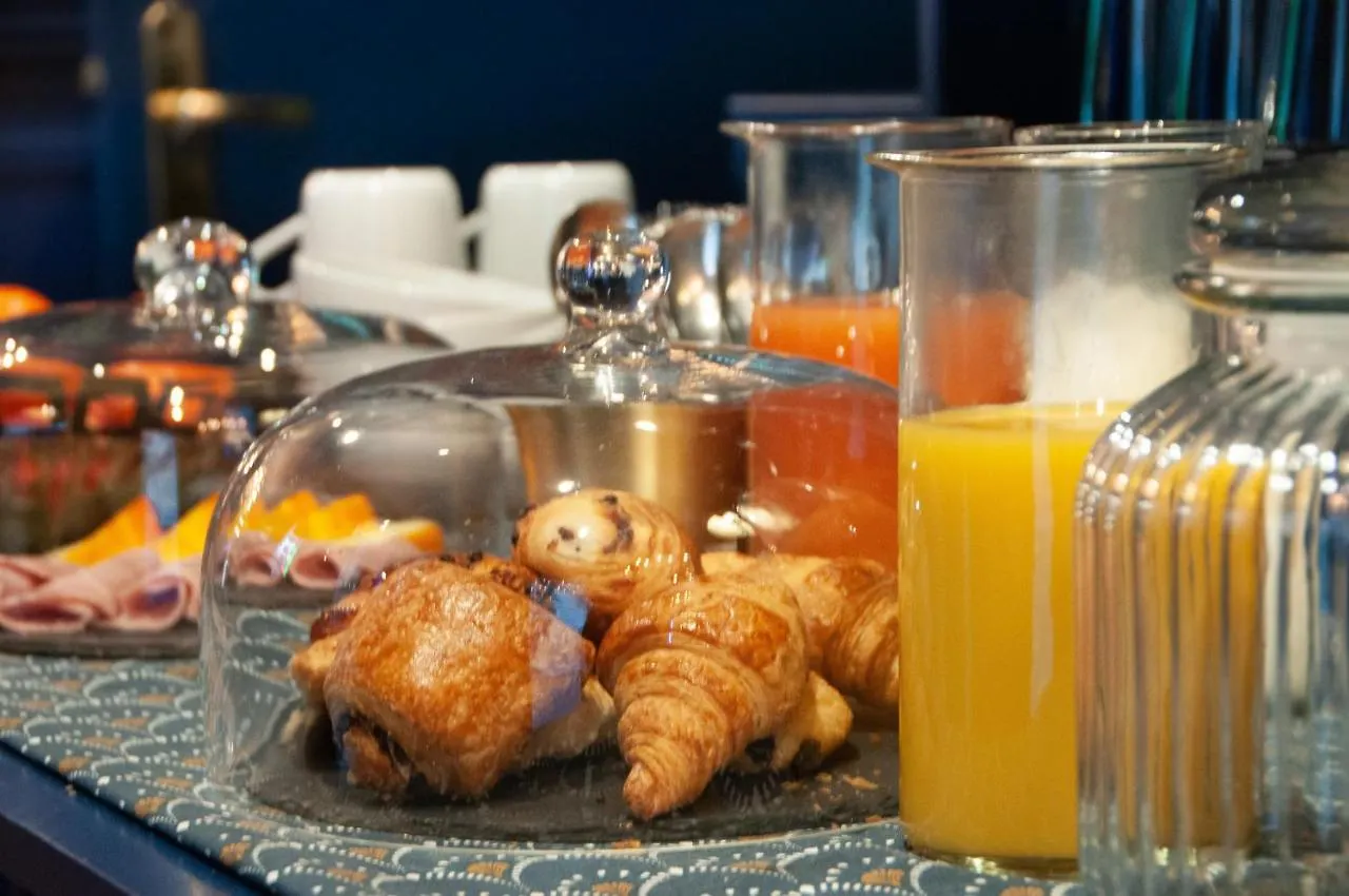 **  Hotel Petit Saint-Honore Париж Франция