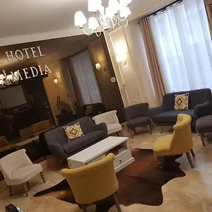 Hotel Média, Parigi