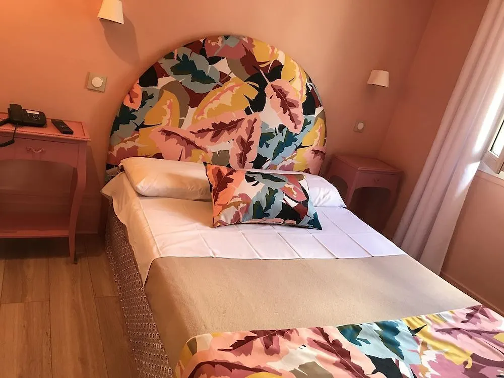 **  Hotel Petit Saint-Honore Paris France